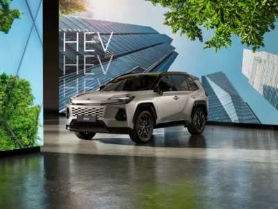 TOY_RAV4_2025_HUB_KV_IMG_18_HEV_2k-3_Large-Landscape